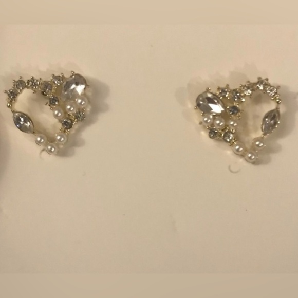 “Follow Your Heart” 18K Gold Tiny Pearl Swarovski Crystal Encrusted Adorned Stud - Picture 6 of 9